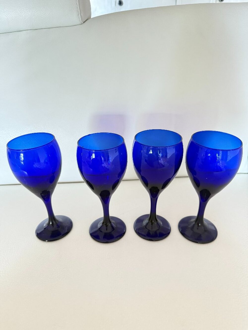 SET OF 4 VINTAGE COBALT BLUE WINE GLASSES / GOBLETS 7" TALL